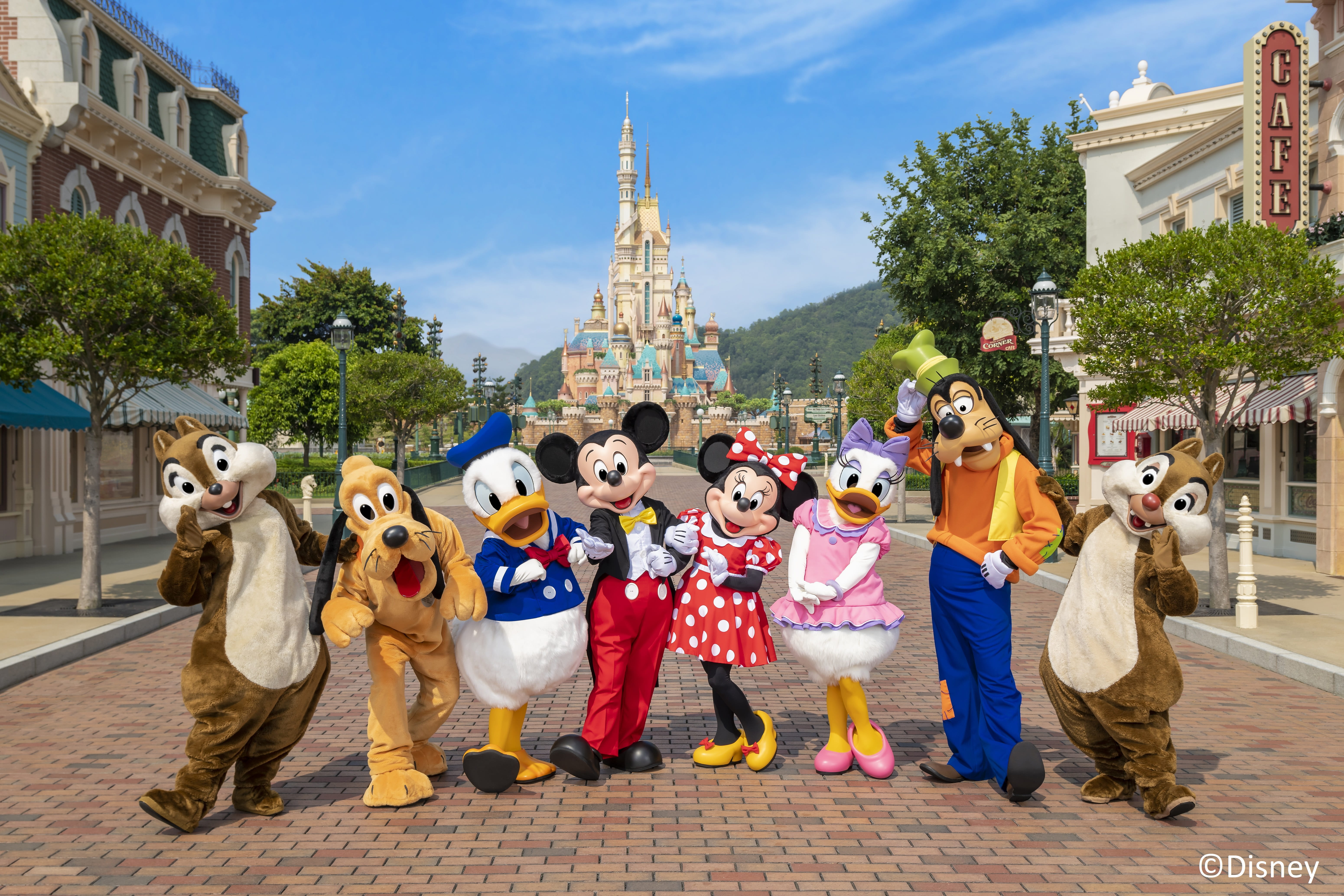 Hong Kong Disneyland Resort Visit 東薈城名店倉